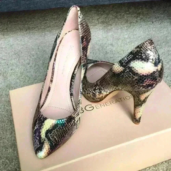 BCBGeneration Cielo Multi Iris Snake Pump - Picture 4 of 14